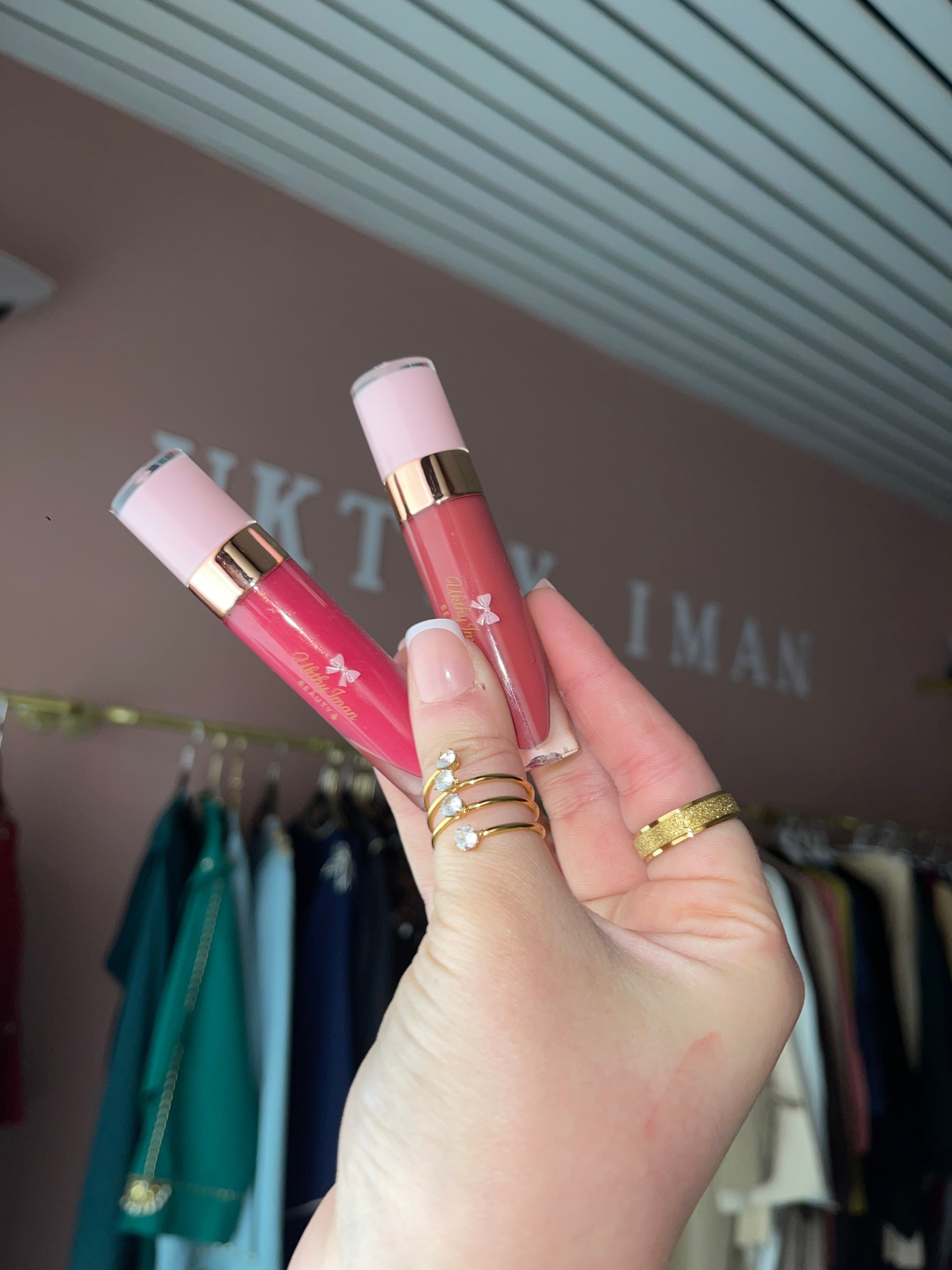 LIP GLOSS