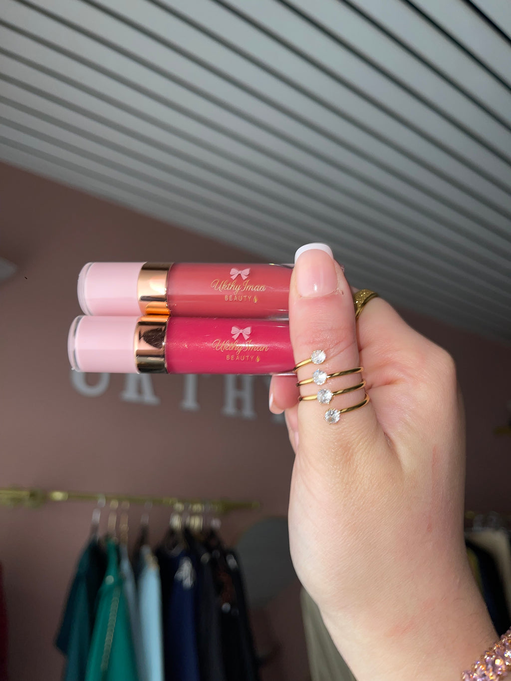 LIP GLOSS